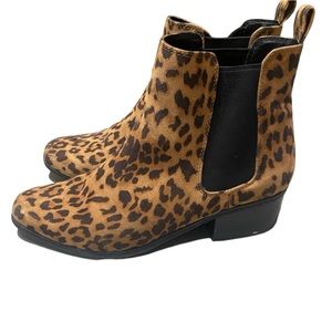 GUC! Cheetah ankle booties